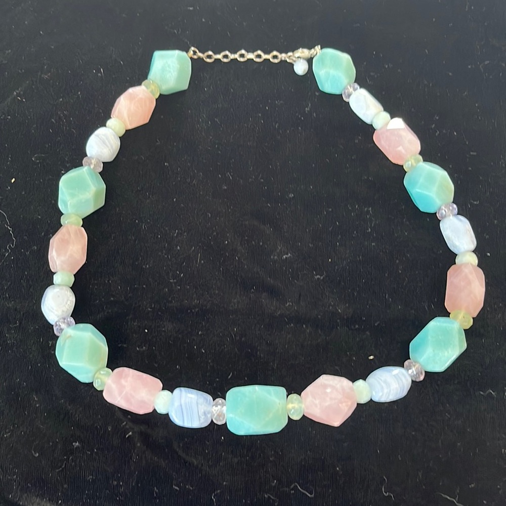 NWOT stunning necklace